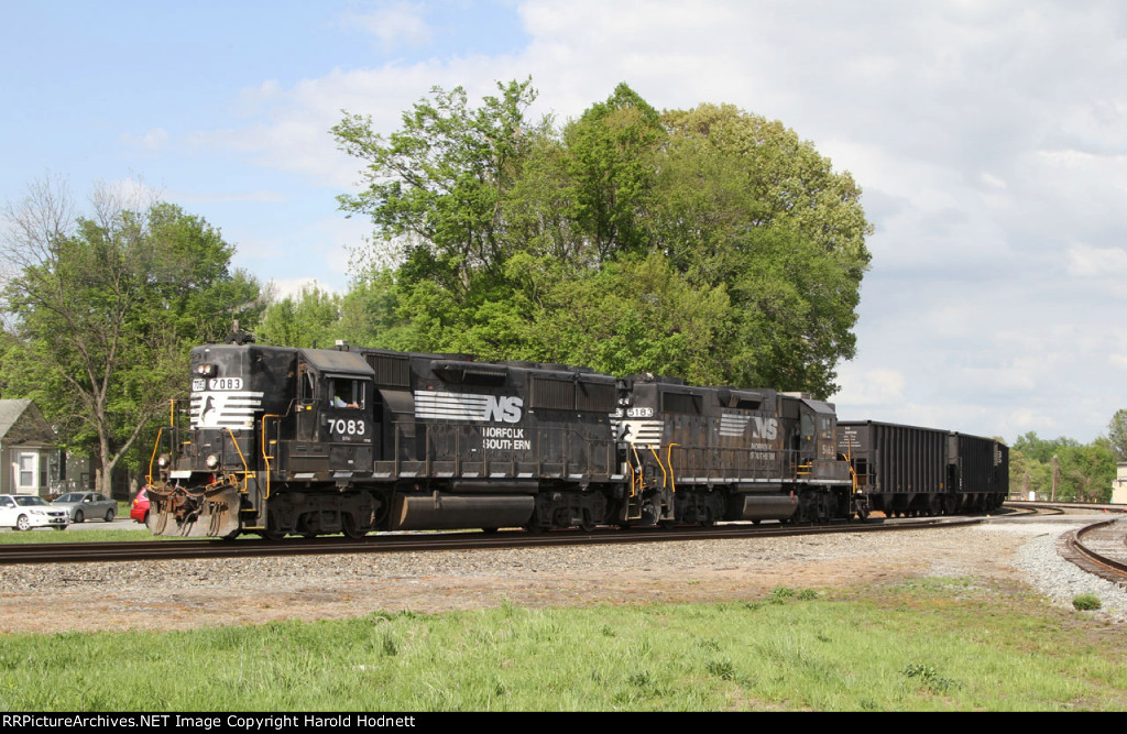 NS 7083 shoves train P92 into the old yard